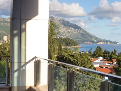 Izdavanje, dvosoban stan, 109m², Budva, Crna Gora - image 12