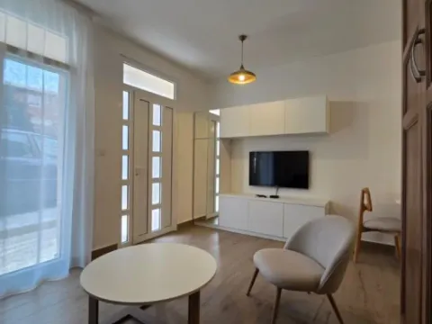 Izdavanje, garsonjera, 25m², Momišići, Podgorica - image 11