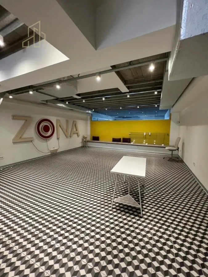 Rent, office space, 2000m², Voždovac Sve Podlokacije, Beograd