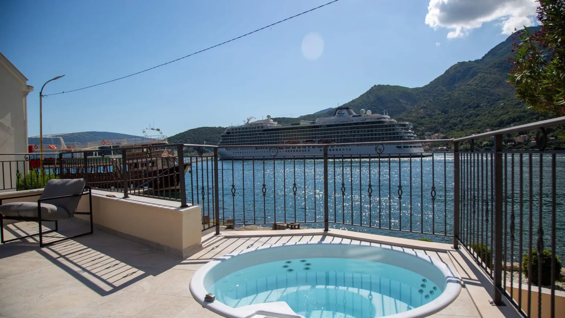 Rent, house, 315m², Tivat, Crna Gora
