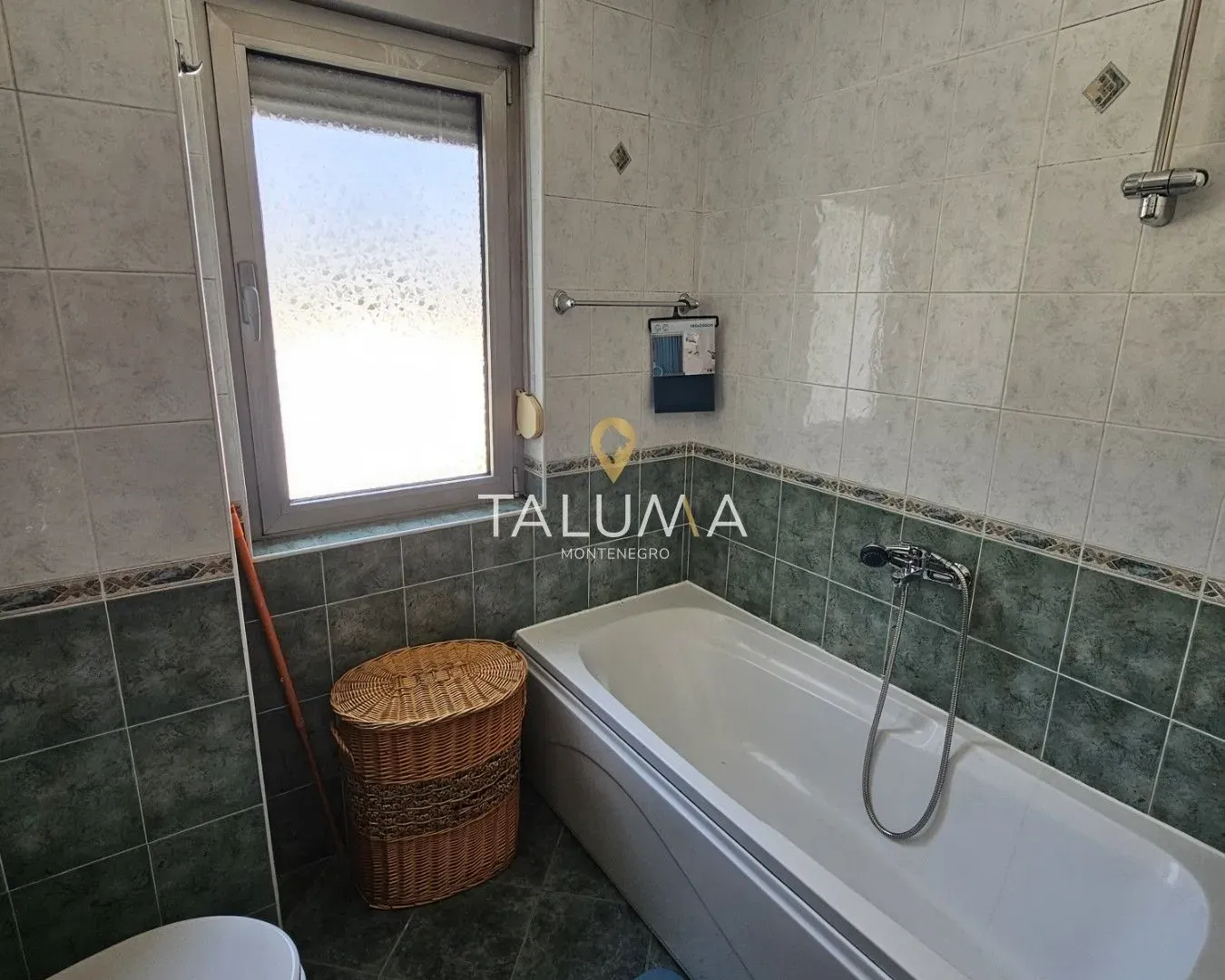 Izdavanje, trosoban stan, 120m², Zabjelo, Podgorica