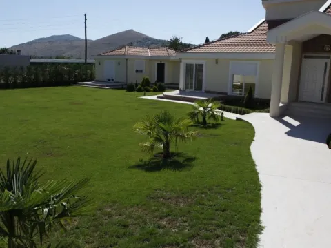 Prodaja, kuća, 250m², Donji Kokoti, Podgorica - image 15