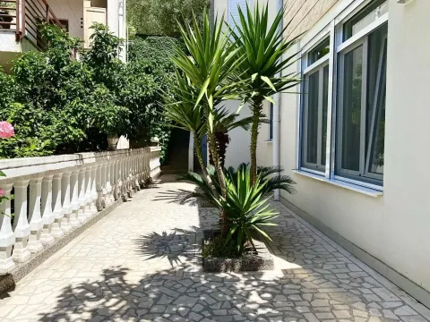 Sale, one bedroom apartment, 50m², Petrovac, Budva - image 3