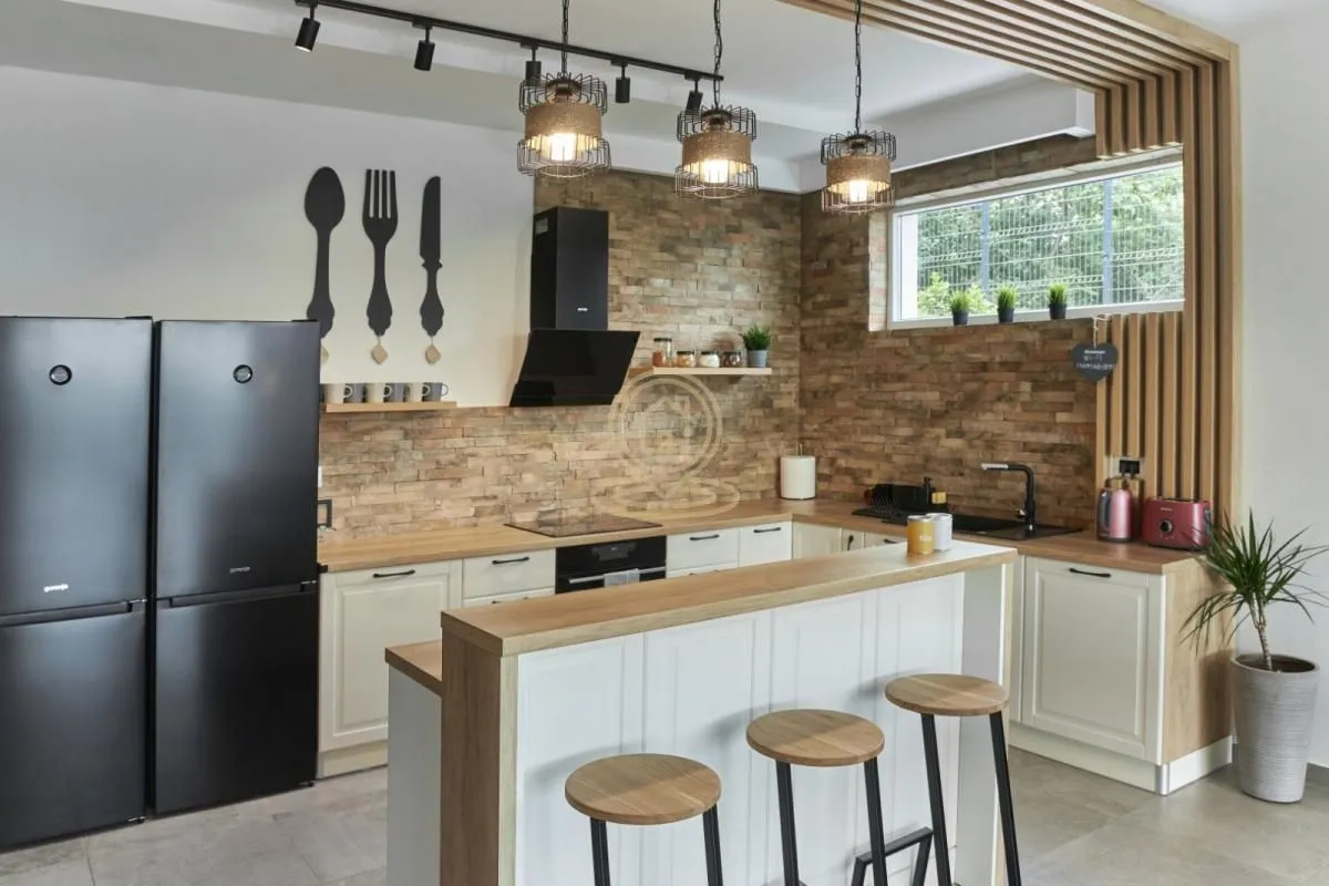 Izdavanje, kuća, 300m², Sremski Karlovci, Novi Sad