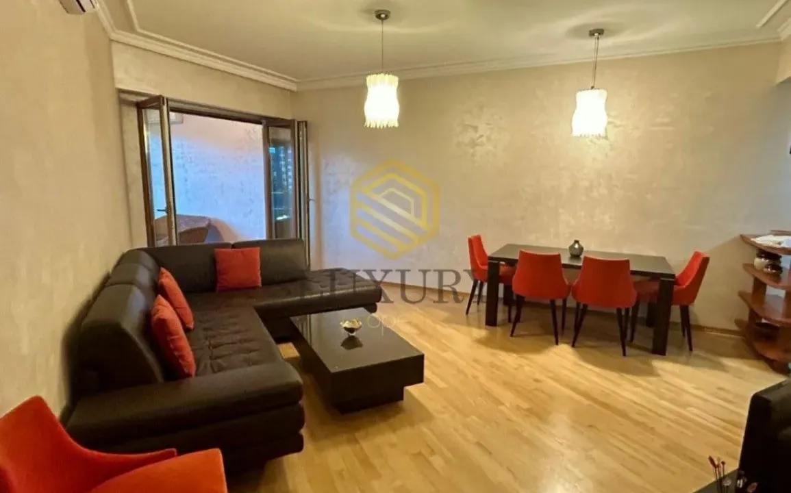 Izdavanje, dvosoban stan, 100m², Centar, Podgorica