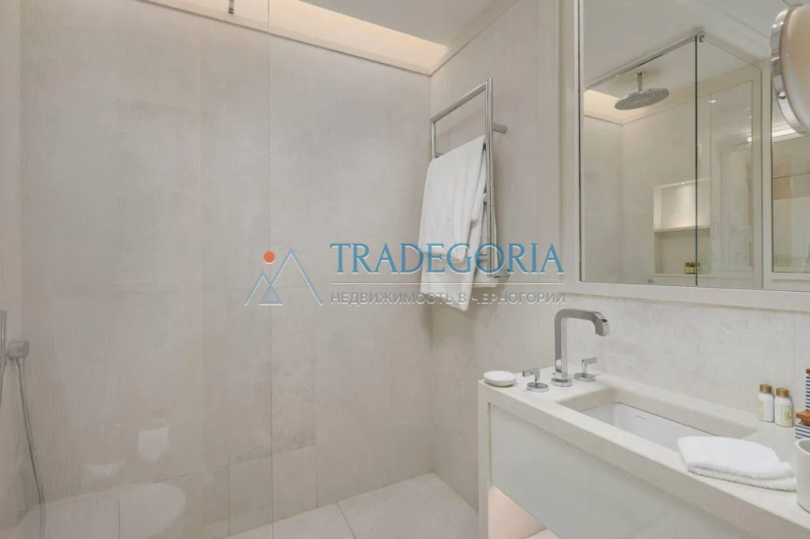 Prodaja, trosoban stan, 192m², Tivat, Crna Gora