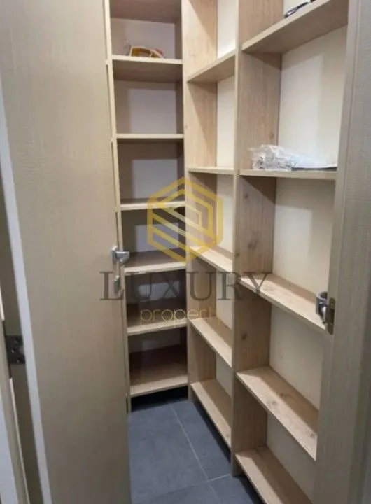 Izdavanje, trosoban stan, 100m², City Kvart, Podgorica