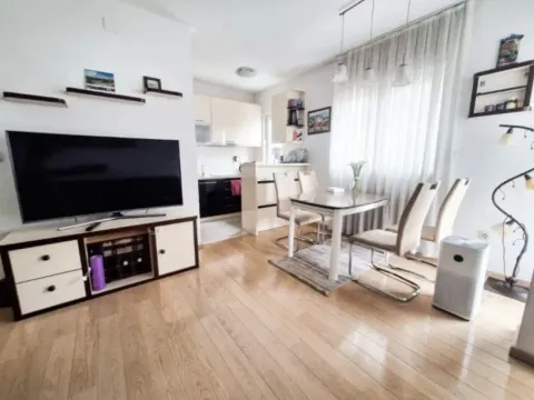 Rent, two bedroom apartment, 72m², City Kvart, Podgorica - image 4