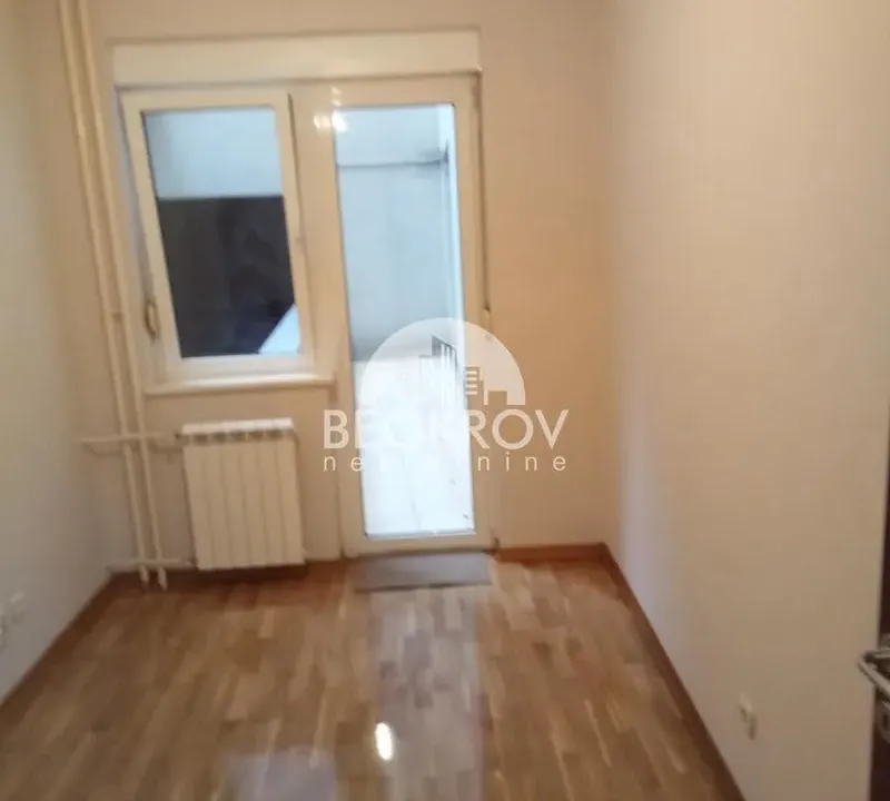 Prodaja, trosoban stan, 74m², Vračar Hram, Vračar Sve Podlokacije