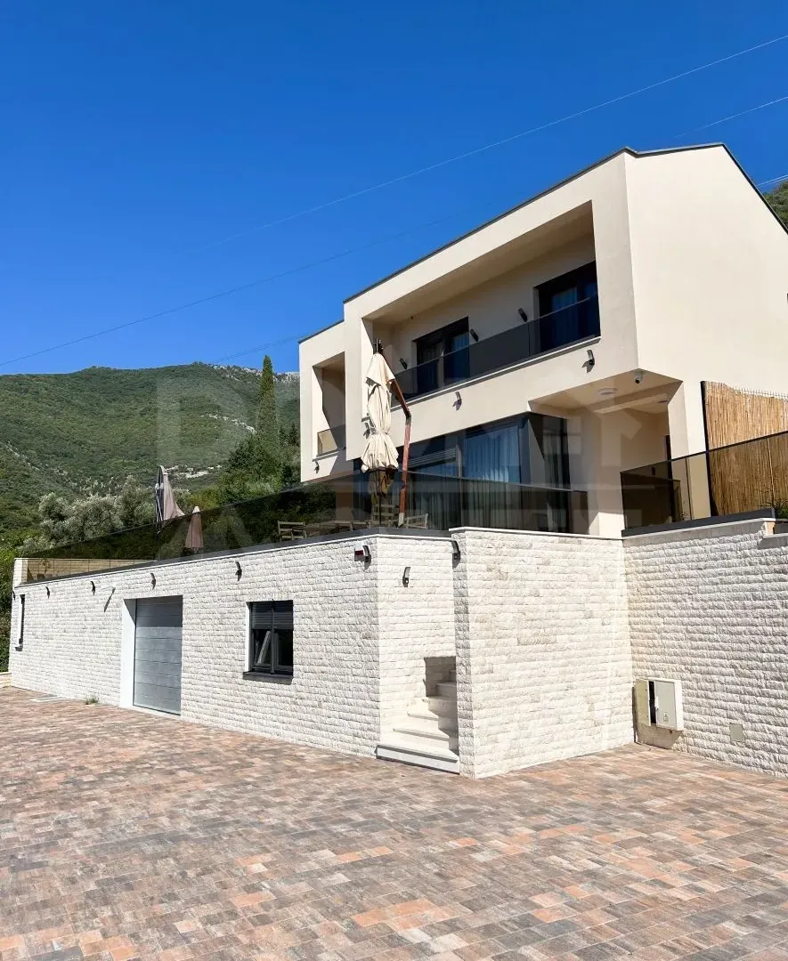 Rent, house, 130m², Tivat, Crna Gora