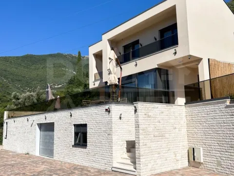 Rent, house, 130m², Tivat, Crna Gora - image 2