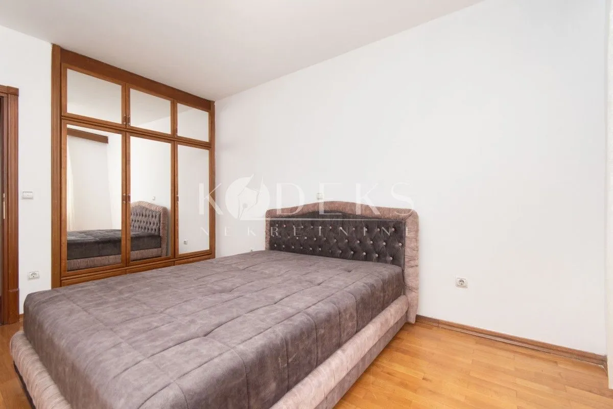 Izdavanje, dvosoban stan, 75m², Stara Varoš, Podgorica