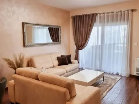 Izdavanje, dvosoban stan, 70m², Master Kvart, Podgorica