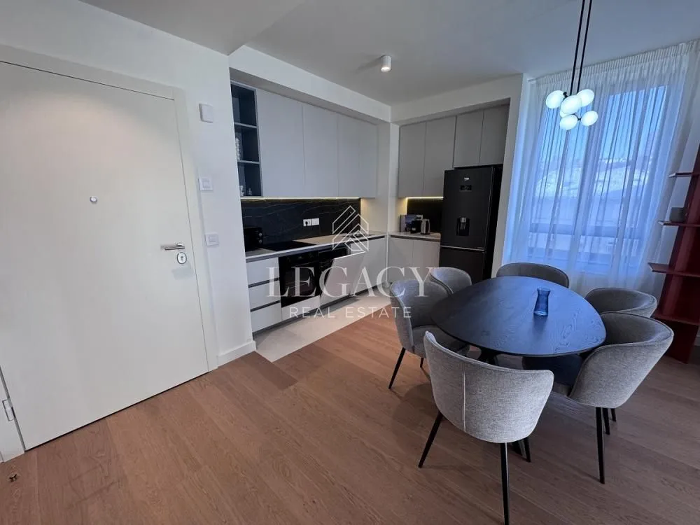 Izdavanje, trosoban stan, 83m², Savski Venac, Beograd