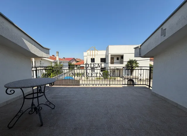 Rent, house, 350m², Zlatica, Podgorica