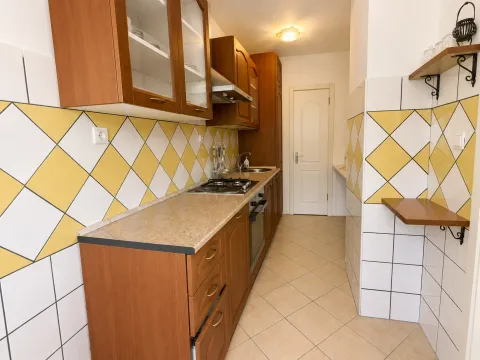 Izdavanje, jednosoban stan, 75m², Centar, Tivat - image 4