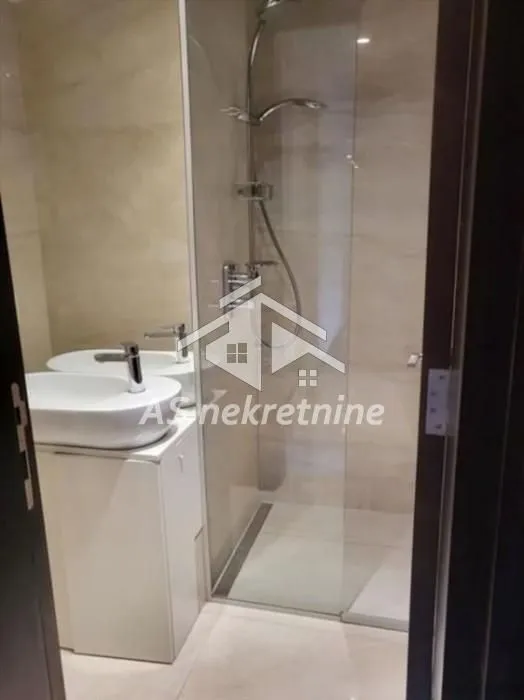 Izdavanje, četvorosoban stan, 160m², Vračar Hram, Vračar Sve Podlokacije