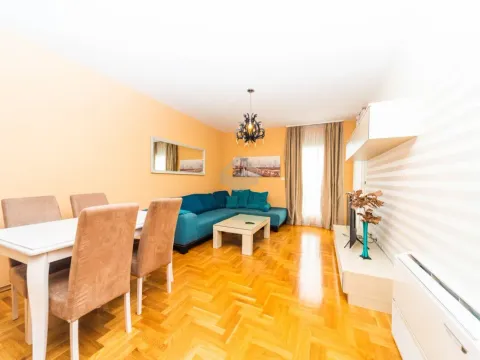 Izdavanje, dvosoban stan, 75m², Pobrežje, Podgorica - image 2