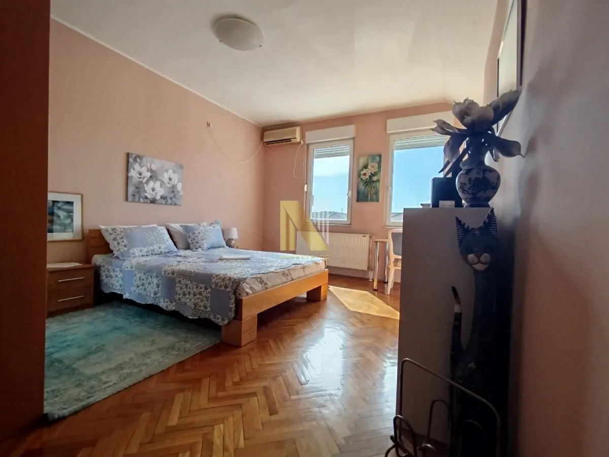 Prodaja, četvorosoban stan, 120m², Centar, Novi Sad