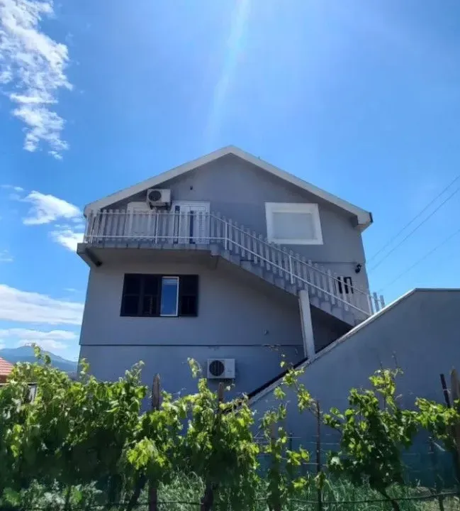 Rent, house, 100m², Rogami, Podgorica