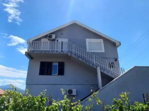 Izdavanje,  kuća, 100m2, Rogami, Podgorica
