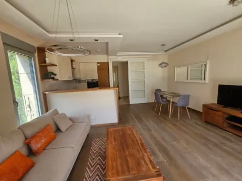 Izdavanje, dvosoban stan, 70m², Škaljari, Kotor - image 5