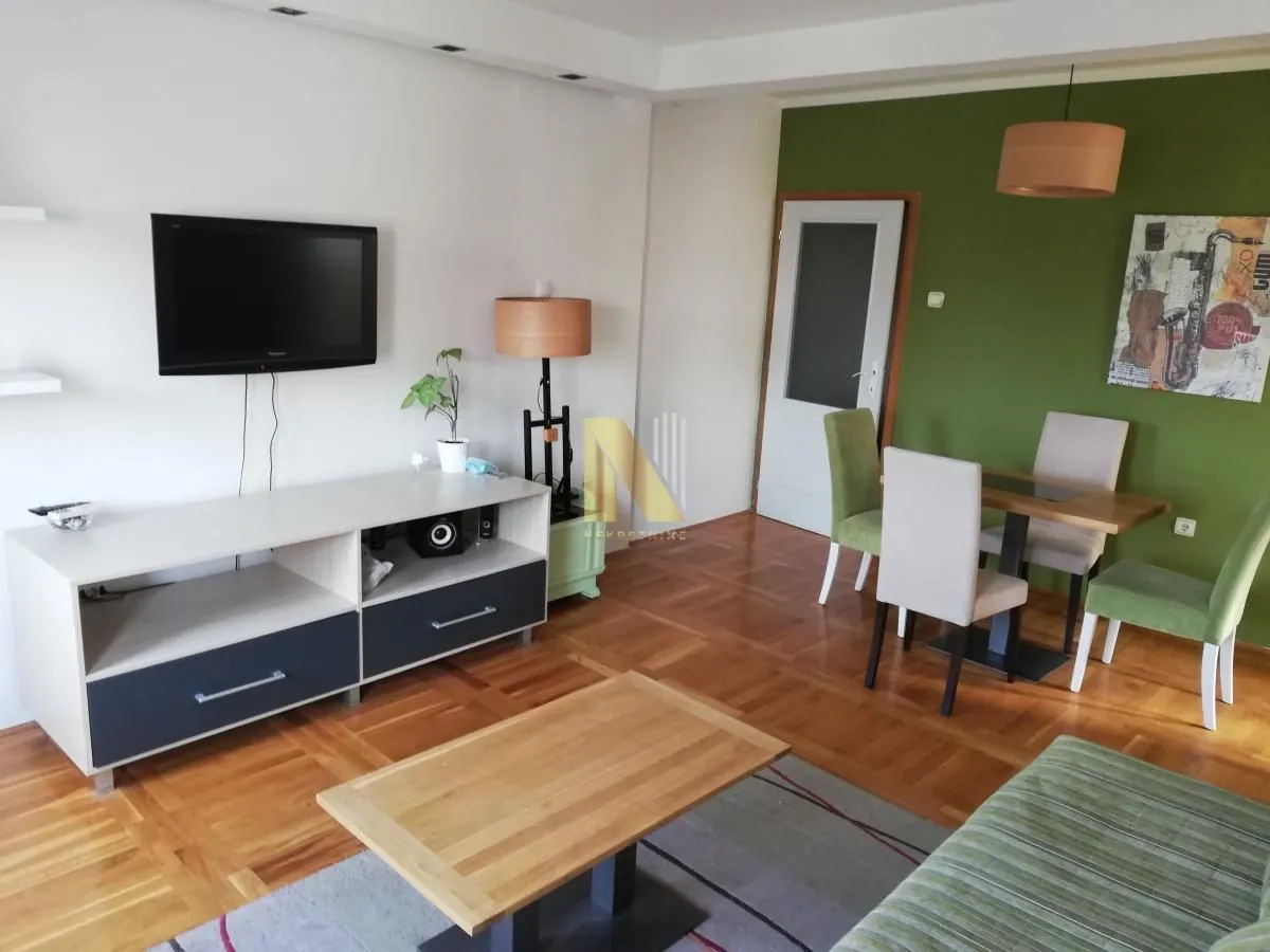 Izdavanje, dvosoban stan, 47m², Centar, Novi Sad