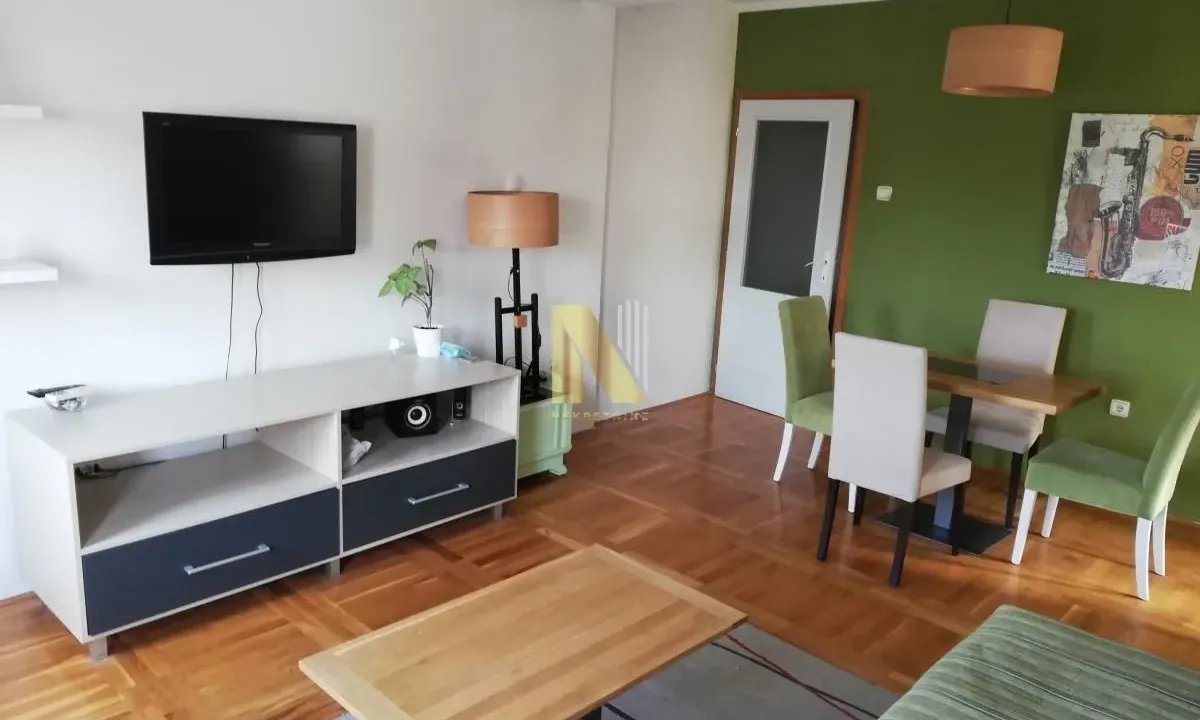Izdavanje, dvosoban stan, 47m², Centar, Novi Sad