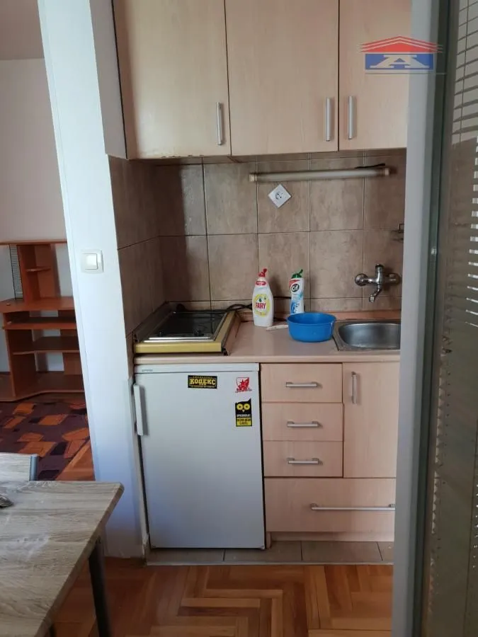 Izdavanje, jednosoban stan, 35m², Grbavica, Novi Sad Sve Podlokacije