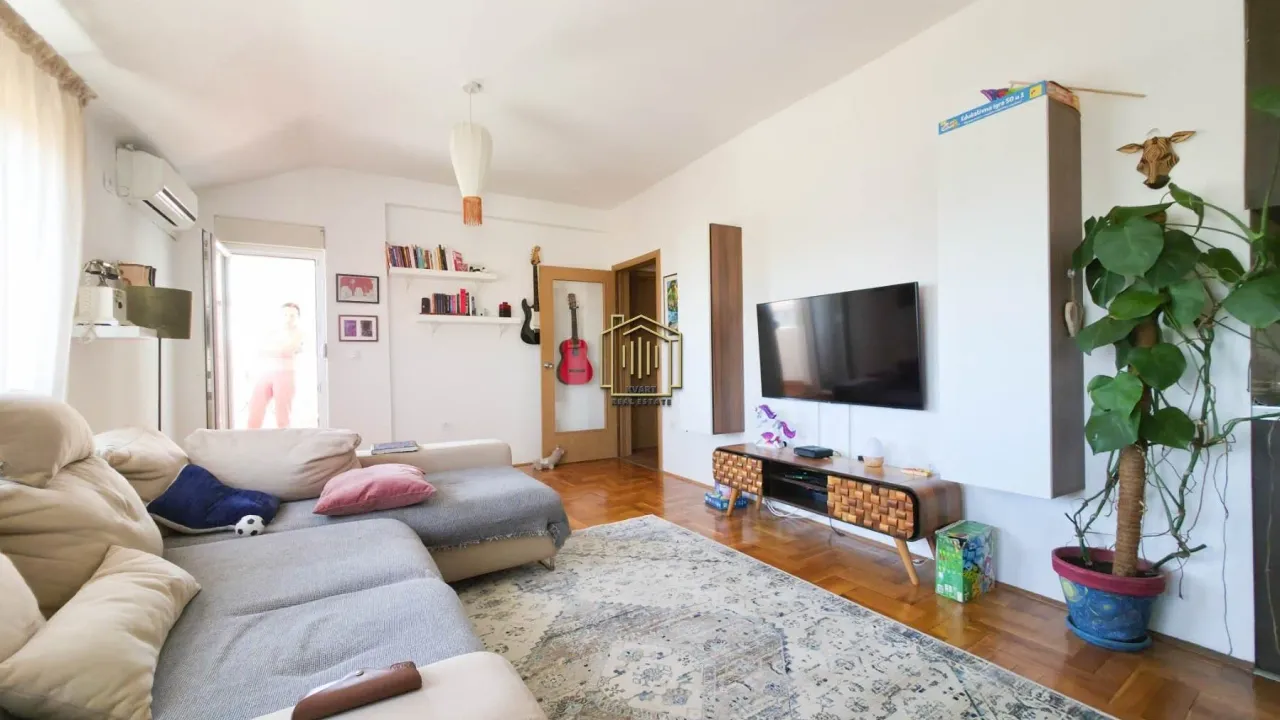 Prodaja, dvosoban stan, 61m², Tološi, Podgorica