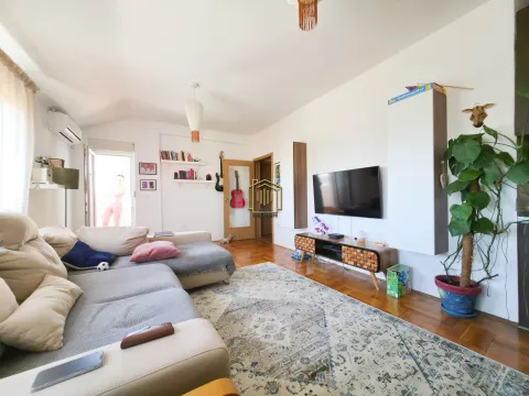 Prodaja, dvosoban stan, 61m², Tološi, Podgorica