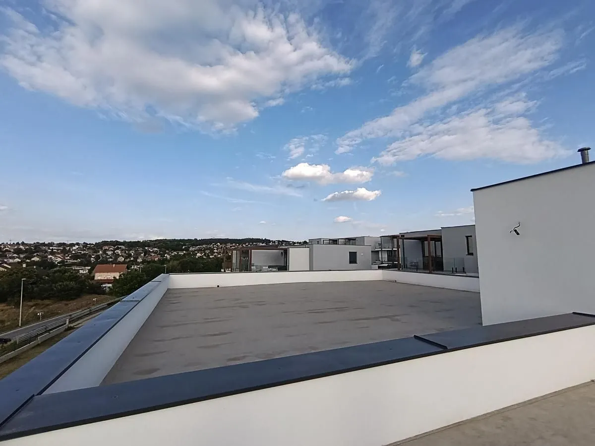 Prodaja, četvorosoban stan, 140m², Sremska Kamenica, Petrovaradin