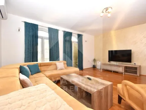 Rent, four bedroom apartment, 160m², Tološi, Podgorica - image 4