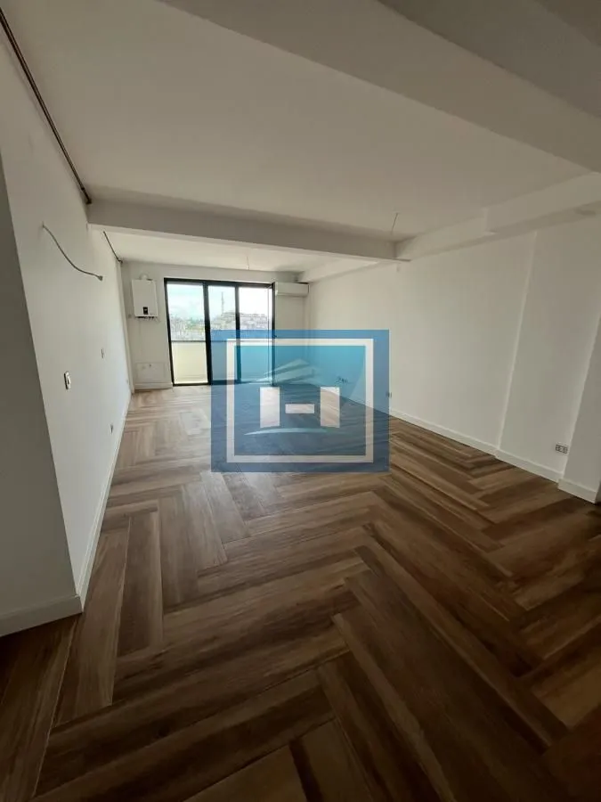 Prodaja, dvosoban stan, 75m², Centar, Paraćin