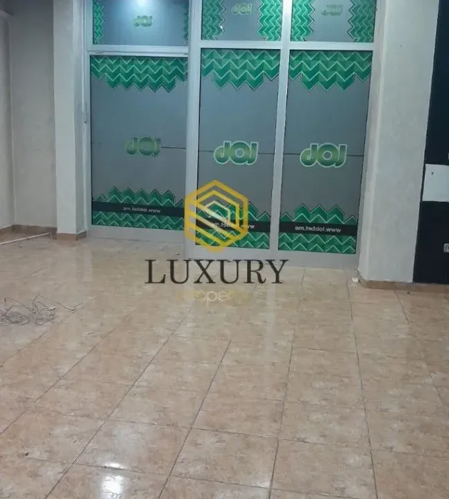 Izdavanje, poslovni prostor, 43m², Blok 6, Podgorica