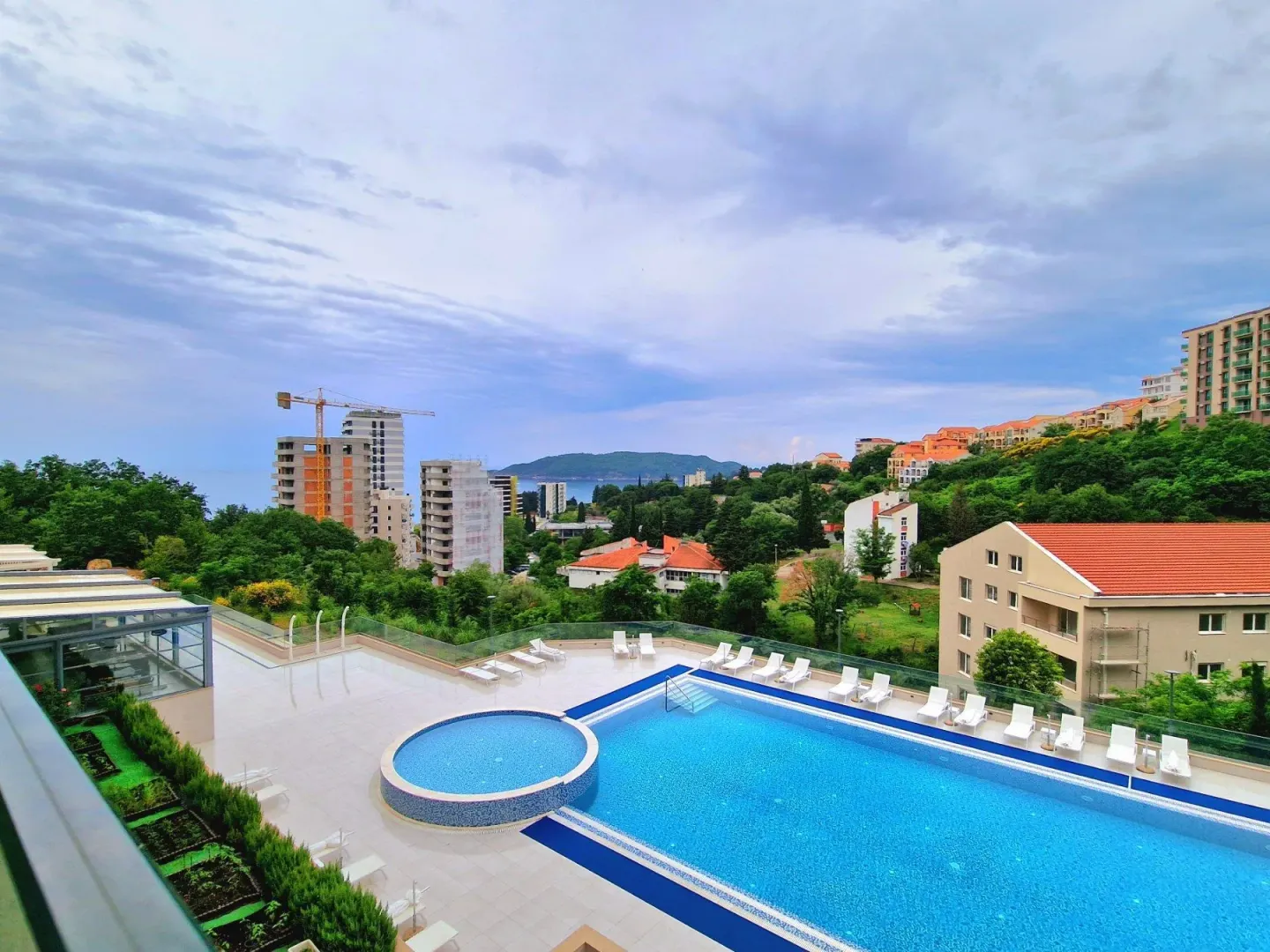 Izdavanje, jednosoban stan, 46m², Bečići, Budva