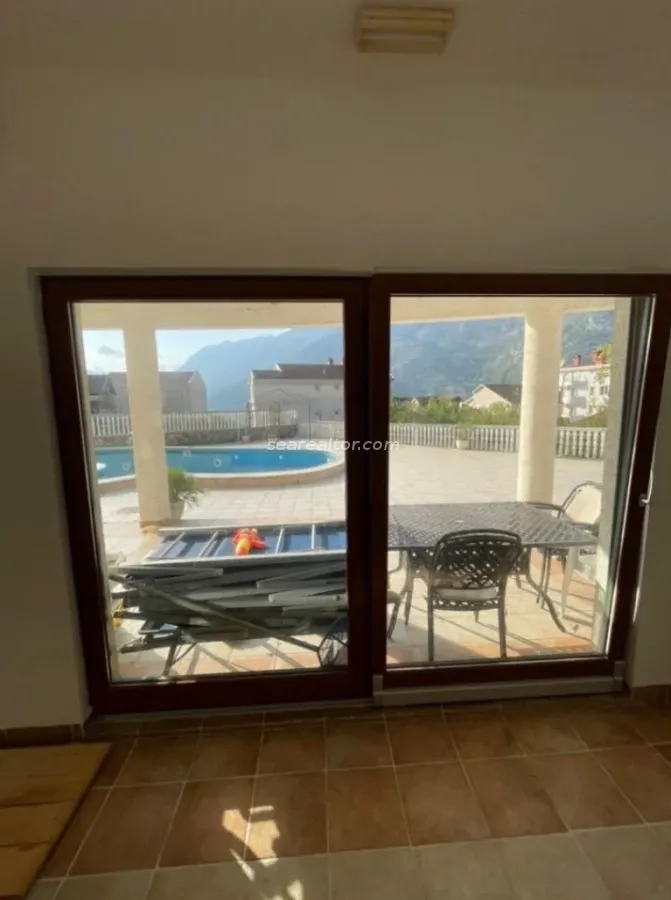 Sale, office space, 189m², Risan, Kotor
