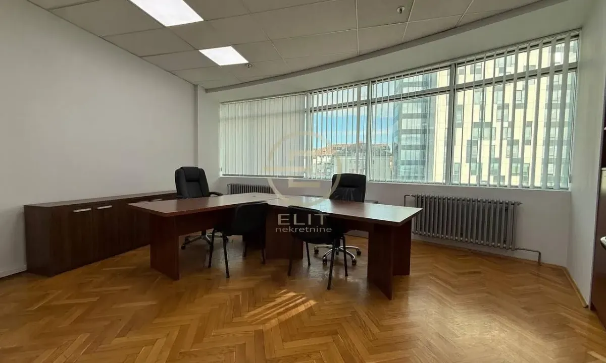 Izdavanje, poslovni prostor, 129m², Sajmište, Novi Sad