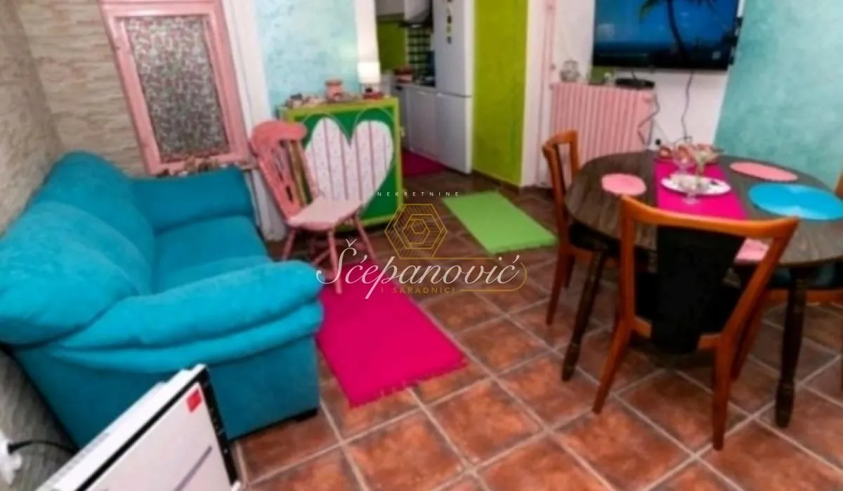 Prodaja, trosoban stan, 61m², Centar, Novi Sad