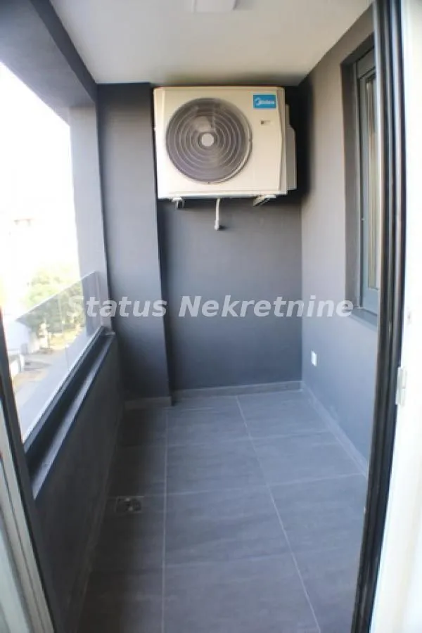 Izdavanje, četvorosoban stan, 101m², Stari grad, Novi Sad