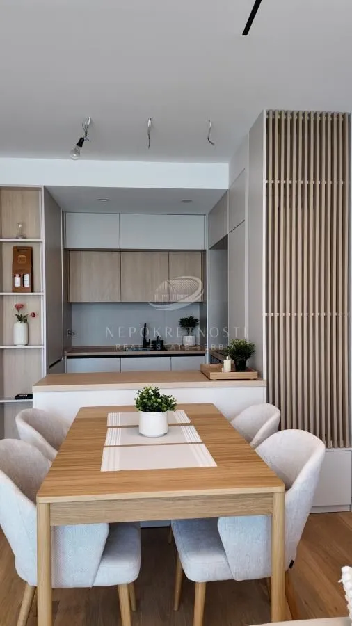 Izdavanje, trosoban stan, 73m², Savski Venac, Beograd