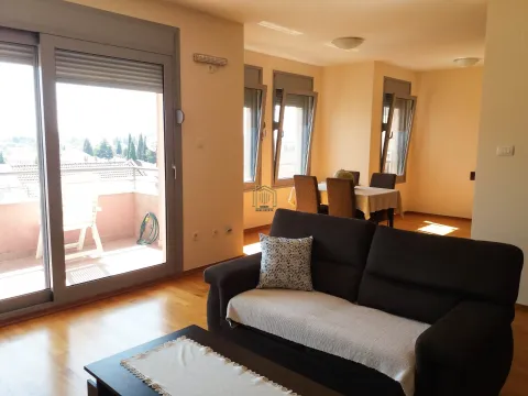 Rent, three bedroom apartment, 125m², Gorica C, Podgorica - image 2