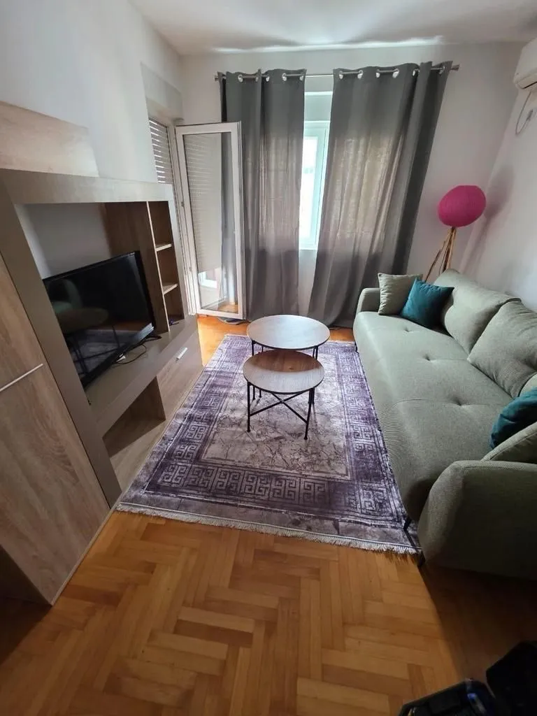 Izdavanje, jednosoban stan, 47m², Budva, Crna Gora