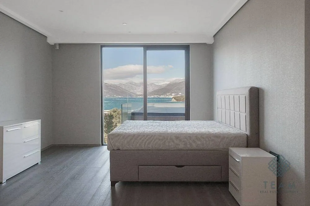 Sale, three bedroom apartment, 230m², Bogišići, Tivat