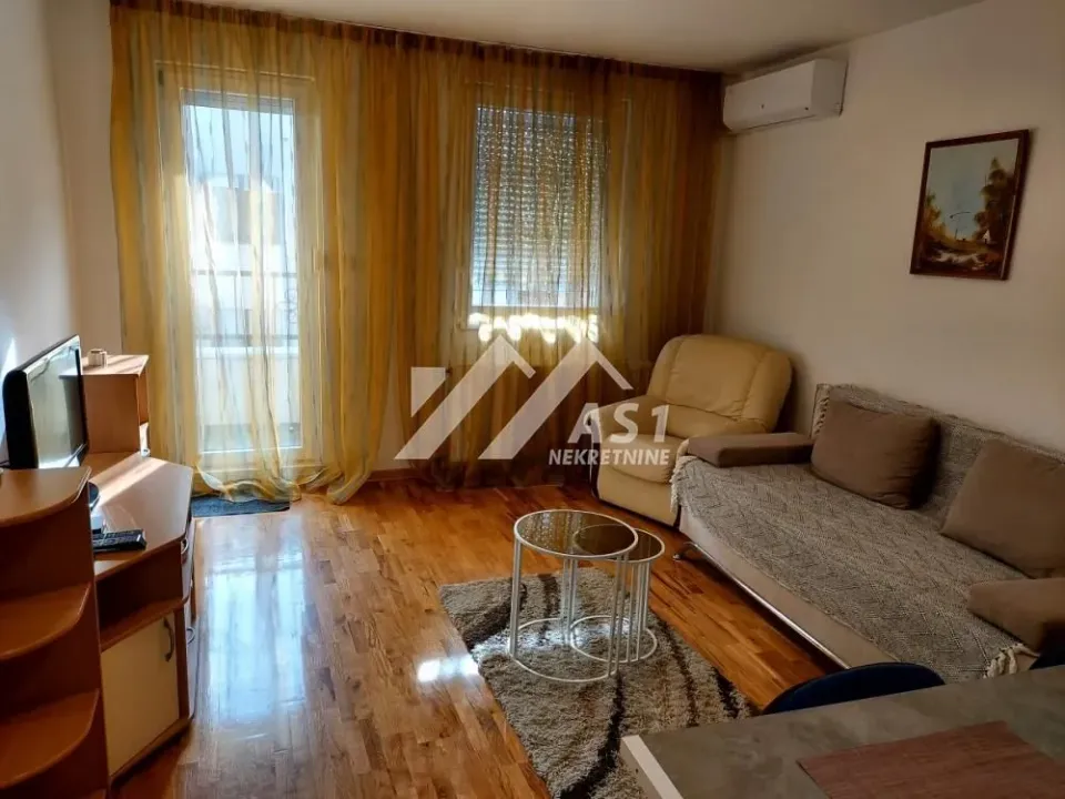 Izdavanje, jednosoban stan, 40m², Salajka, Novi Sad Sve Podlokacije