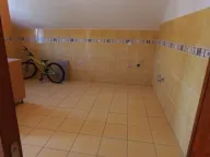 Izdavanje,  kuća, 100m2, Rogami, Podgorica