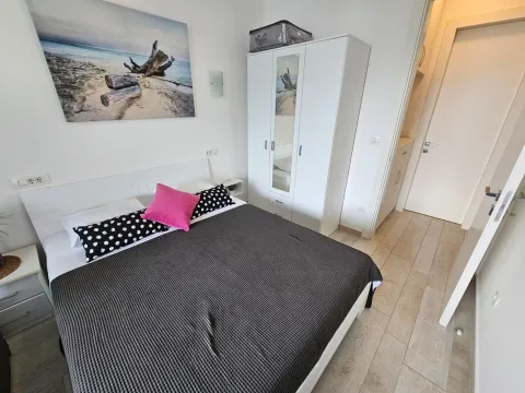 Rent, one bedroom apartment, 57m², Budva, Crna Gora - image 13