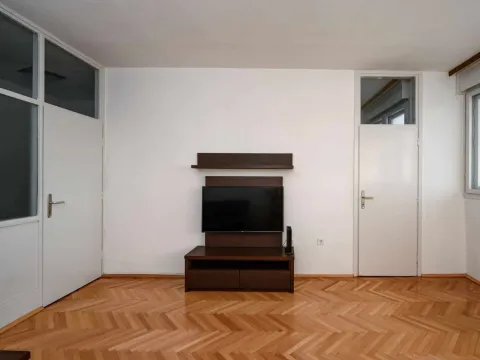 Prodaja, dvosoban stan, 68m², Drpe Mandića, Podgorica - image 9