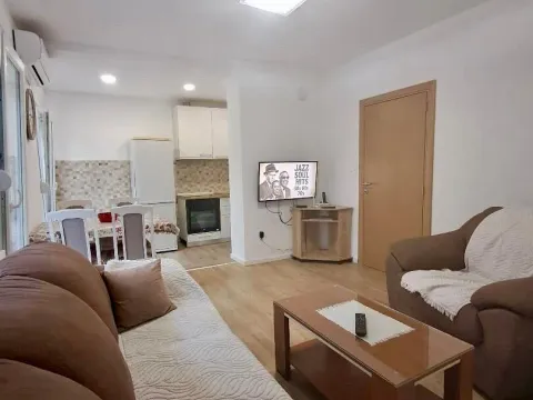 Izdavanje, dvosoban stan, 68m², Autobuska stanica, Podgorica - image 1