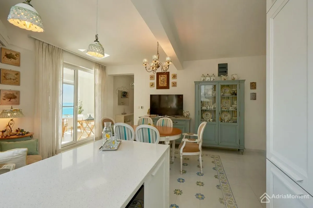 Sale, three bedroom apartment, 150m², Bečići, Budva